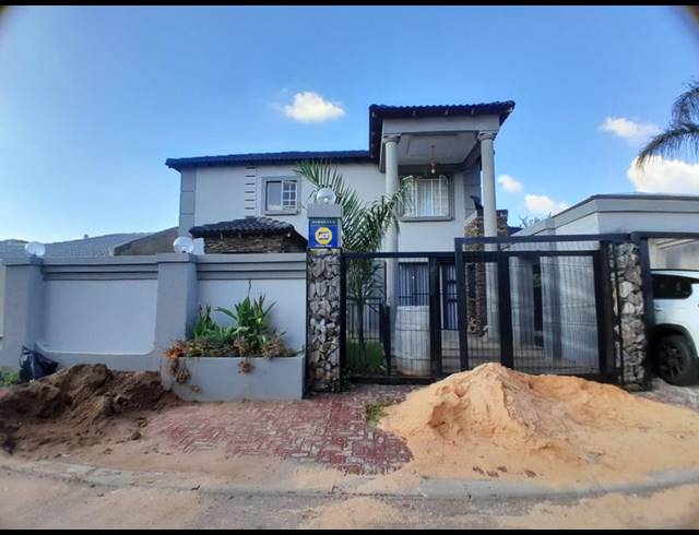 4 BEDROOM HOUSE FOR SALE IN ROSSLYN